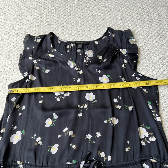 EUC Banana Republic sleeveless flutter sleeve top size Small - Picture 6 of 7